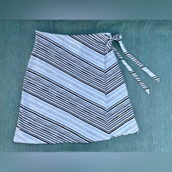 Dakini Faux Wrap Knee Length White Black/Gray Striped Skirt Size Large - Picture 1 of 13
